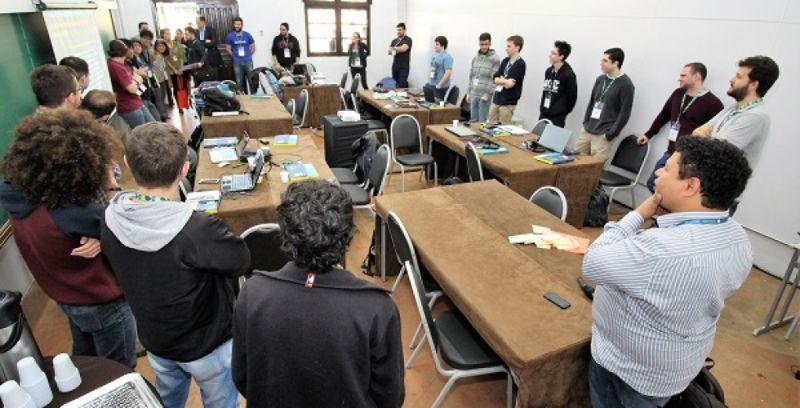 HACKATHON TRINACIONAL DO PARANÁ TIC CONTA COM MAIS DE 30 PARTICIPANTES
